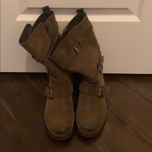 Brown boots with buckles